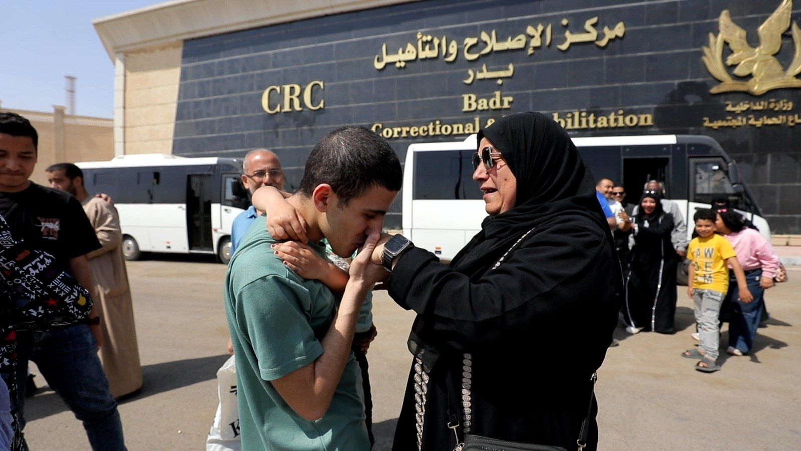 المفرج عنهم بمناسبة عيد تحرير سيناء يشكرون الرئيس السيسي: جمع شملنا (فيديو)