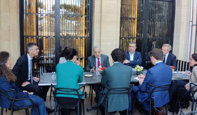 سلامة خلال لقائه وفدا هولنديا: المطلوب ضغطًا دوليًا لاخلاء  النقاط الخمس المحتلة في الجنوب