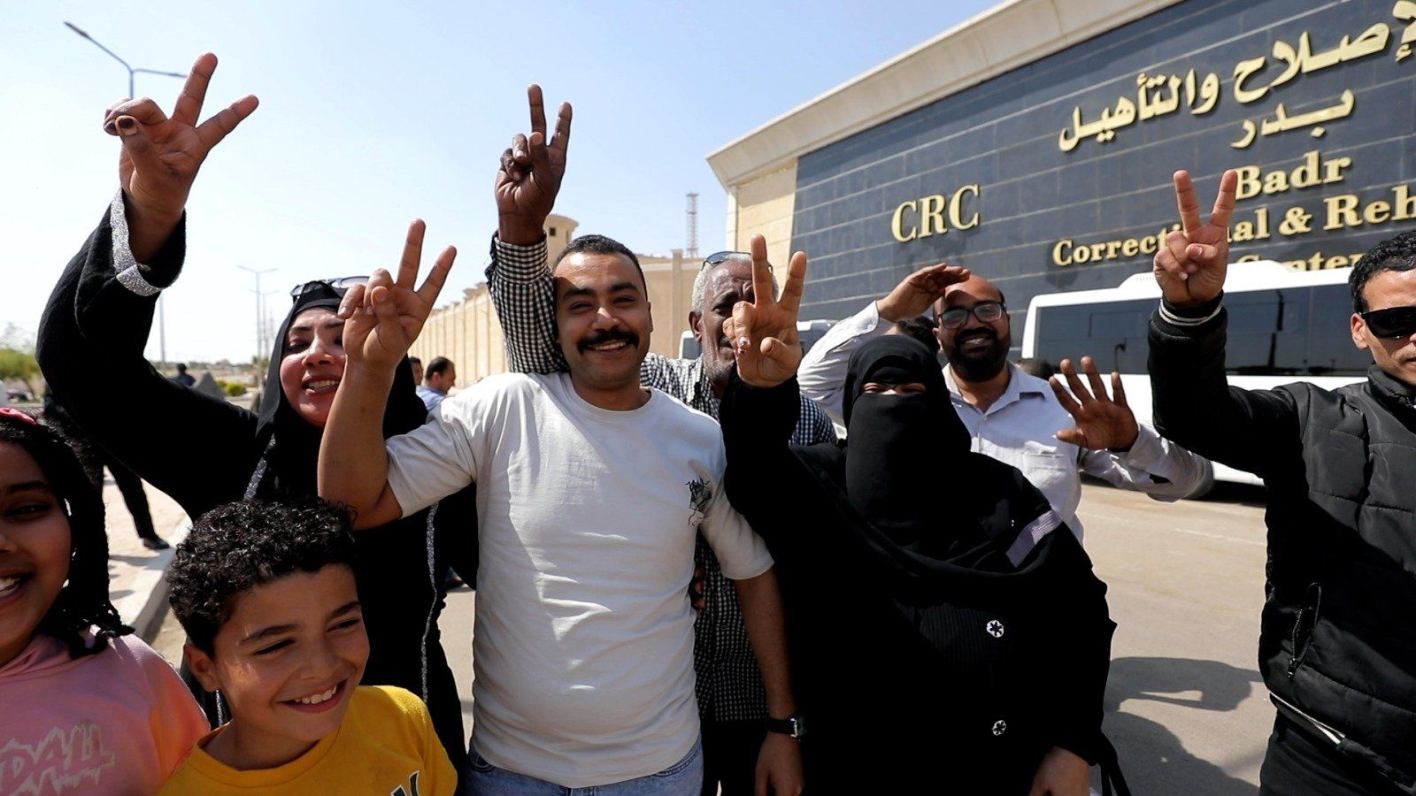 المفرج عنهم بمناسبة عيد تحرير سيناء يشكرون الرئيس السيسي: جمع شملنا (فيديو)