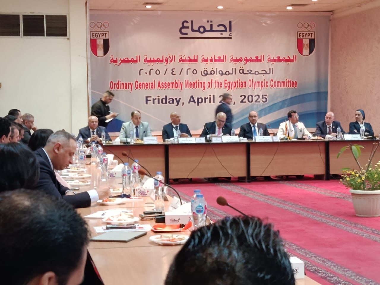 أشرف صبحى يجتمع بالاتحادات الرياضية قبل انطلاق الجمعية العمومية للجنة الأولمبية