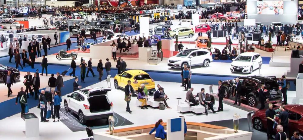 إتاحة أماكن للصلاة والالتزام بمظهر لائق.. اشتراطات جديدة لمعارض وسائل النقل