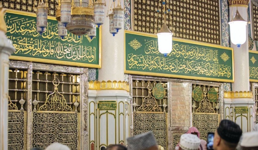 خلال عام واحد.. أكثر من 13 مليون زائر للصلاة في الروضة الشريفة