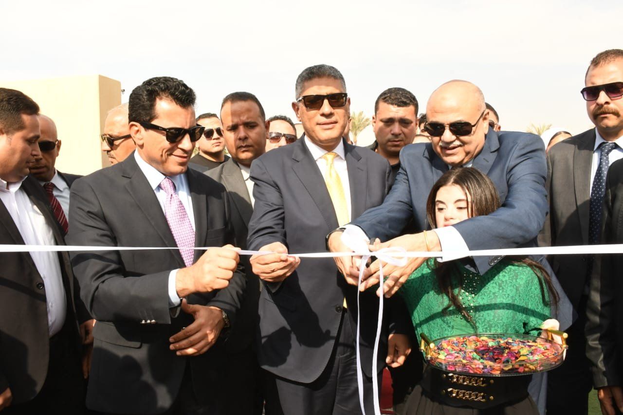وزير الرياضة ومحافظ الجيزة يفتتحان منشآت رياضية جديدة بنادى حدائق الأهرام