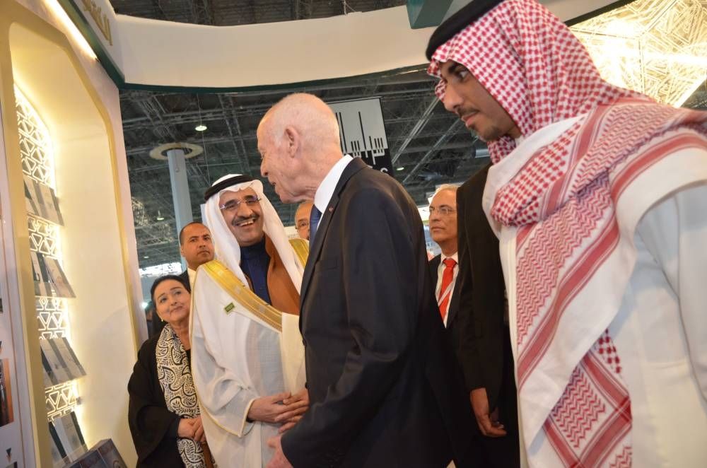 الرئيس التونسي يزور جناح جامعة نايف بمعرض تونس للكتاب ويشيد بجهودها في تعزيز الأمن العربي