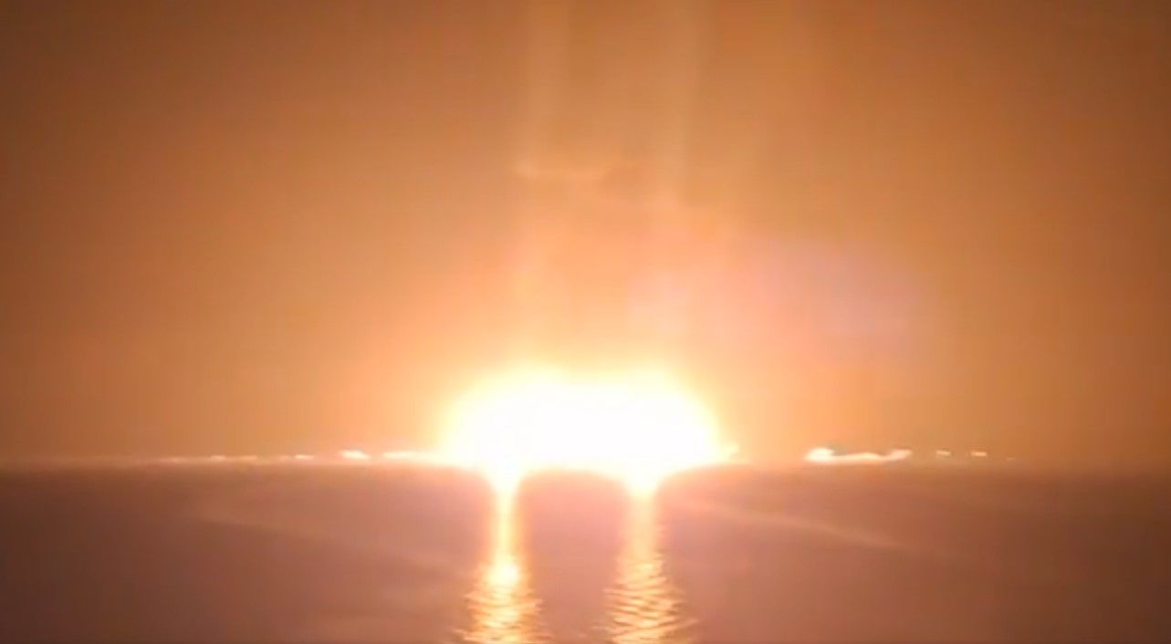 المقاتلات الأمريكية تعاود استهداف ميناء رأس عيسى النفطي بالحديدة