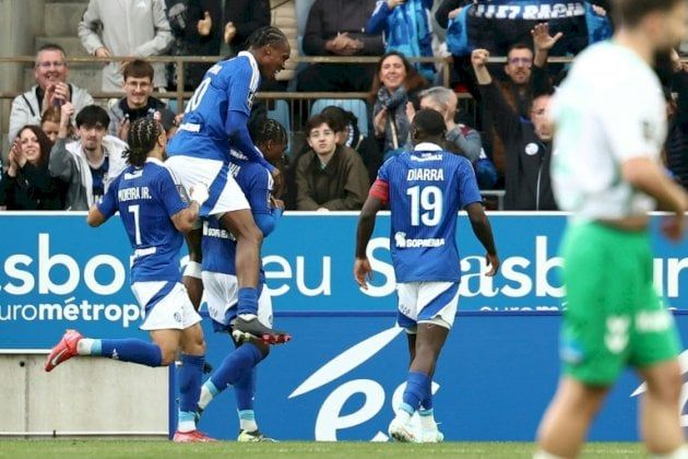 بطولة فرنسا: ستراسبورغ يعّمق جراح سانت اتيان وصيف القاع