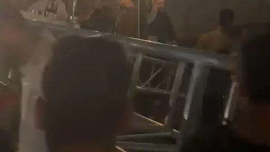 الامارات | حادث مروع في حفل تامر حسني .. 20 إصابة وسيارات الشرطة والإسعاف تخلي الجمهور