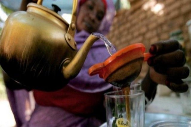 ولاية الخرطوم تشرع في تمليك مشروعات لمصادر دخل بديلة لبيع الشاي والمشروبات في الشارع العام