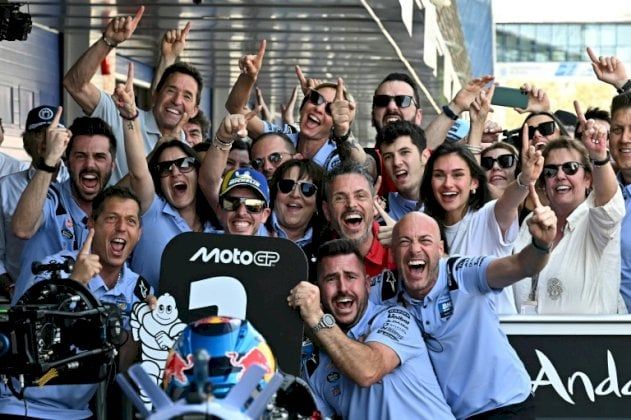 جائزة إسبانيا الكبرى: أليكس ماركيس يحرز فوزه الأول ويتفوق على شقيقه في صدارة الترتيب