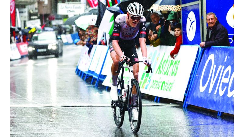 الامارات | «دراجات الإمارات» تتألق في «فويلتا أستورياس»