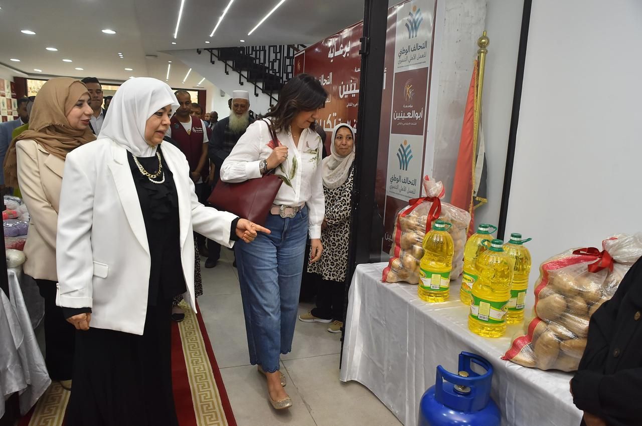 السفيرة نبيلة مكرم: فخورة بمؤسسة أبو العينين كأحد أعمدة العمل المجتمعى