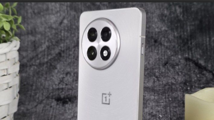 تكنولوجيا: ترقيات OnePlus 13R تشمل تجاوز الشحن ودعم نقل الملفات مع Mac