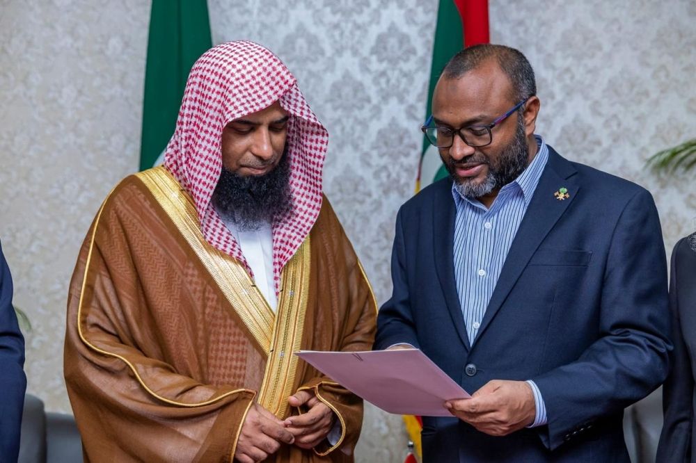 وزير الشؤون الإسلامية بالمالديف يكرم السديس لجهوده في تعزيز الوسطية
