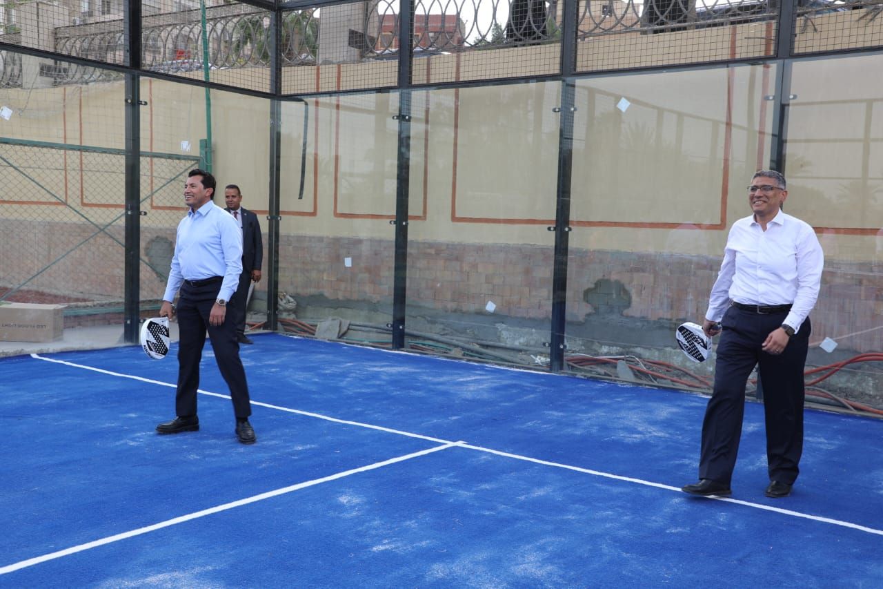وزير الرياضة ومحافظ الجيزة يفتتحان ملاعب نادى الصحفيين النهرى
