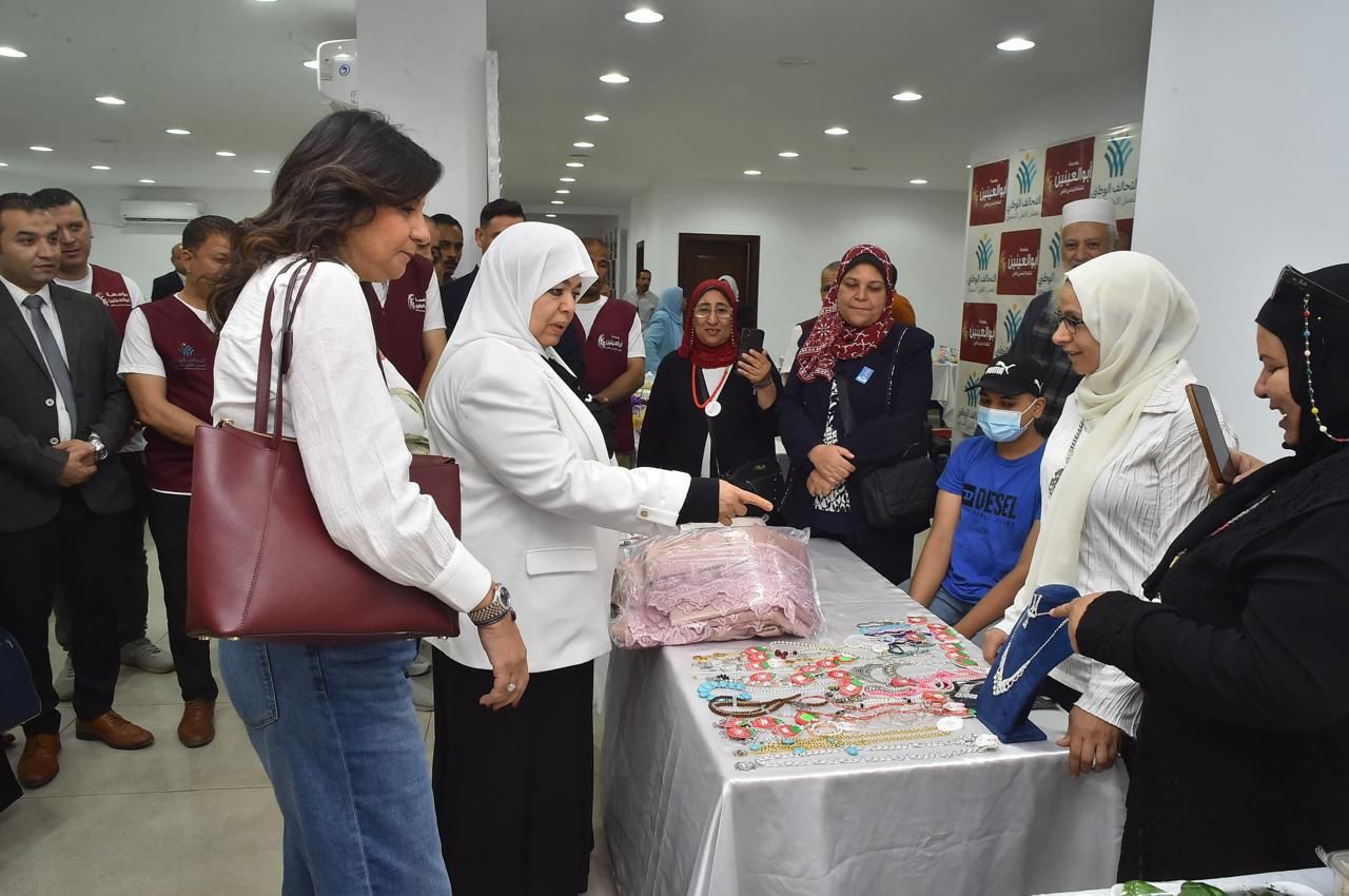 السفيرة نبيلة مكرم: فخورة بمؤسسة أبو العينين كأحد أعمدة العمل المجتمعى