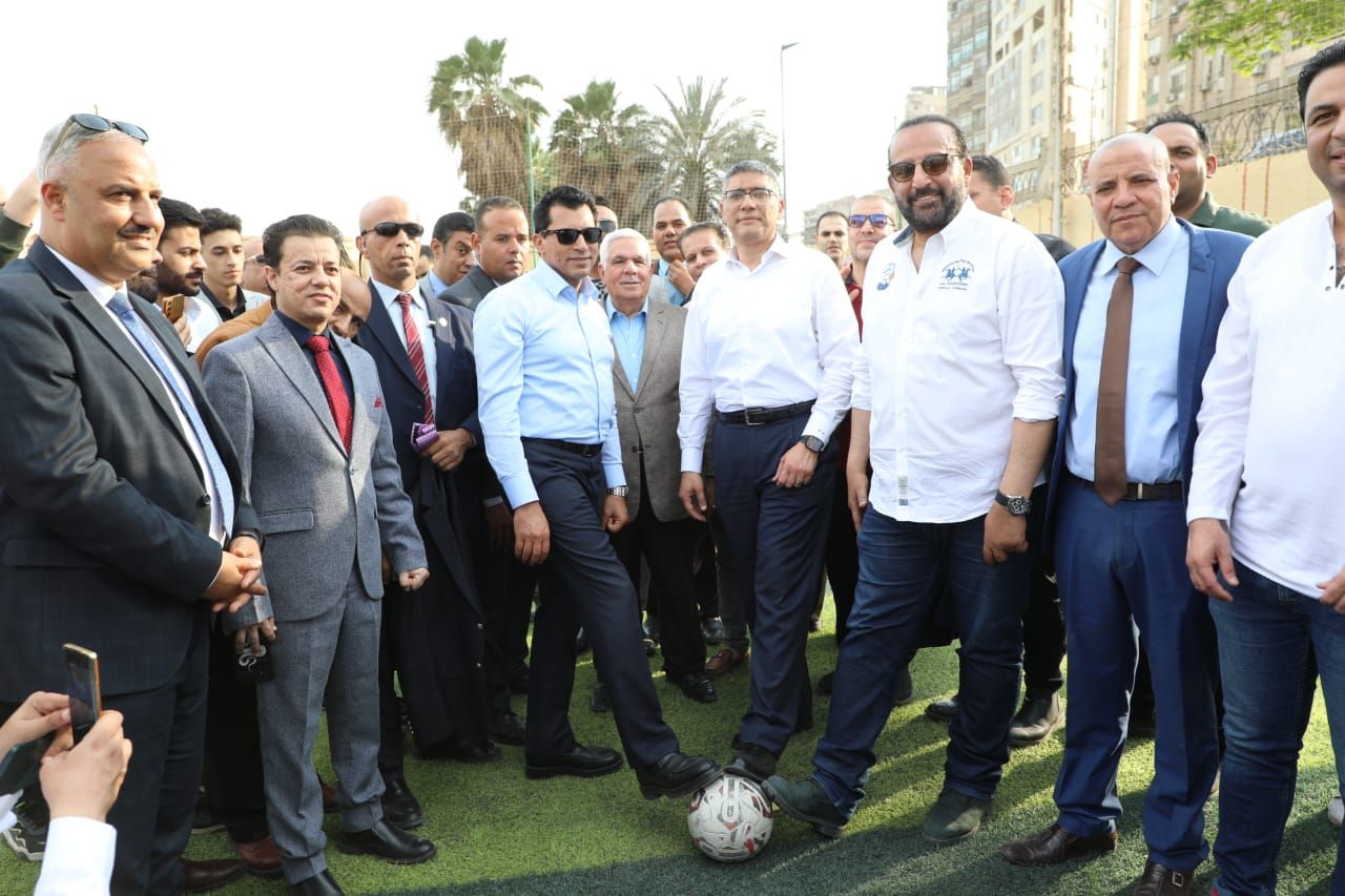 وزير الرياضة ومحافظ الجيزة يفتتحان ملاعب نادى الصحفيين النهرى