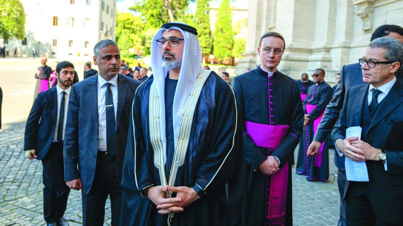 الامارات | ولي عهد أبوظبي يحضر مراسم تشييع جثمان البابا فرنسيس في روما