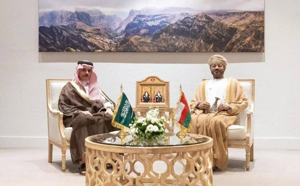 وزير الخارجية يجري مباحثات مع نظيره العُماني