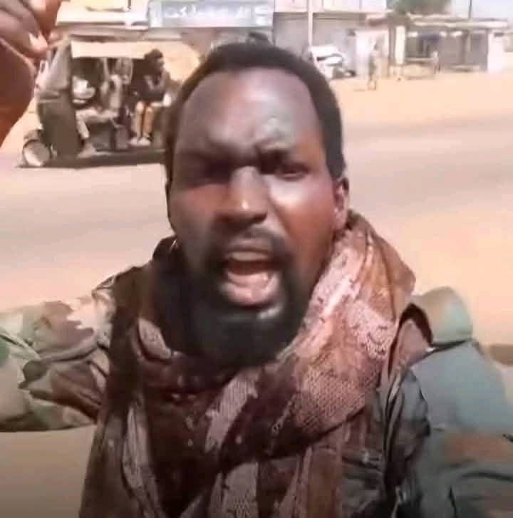 شاهد بالفيديو.. صاحب مجزرة تصفية المواطنين بمنطقة “صالحة” يكذب مزاعم وتصريحات الدعم السريع.. يؤكد انتمائه للمليشيا ويكشف عن نمرته العسكرية وتاريخ إنضمامه لقوات حميدتي