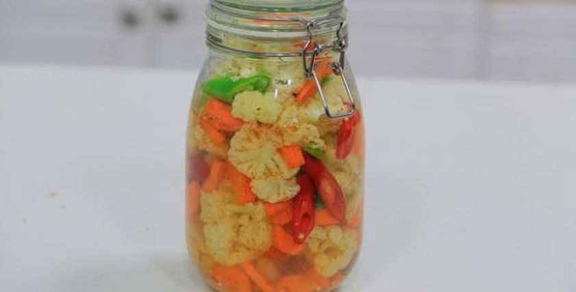 الإفراط في المخللات قد يزيد من خطر الأمراض المزمنة.. ماذا يفعل؟