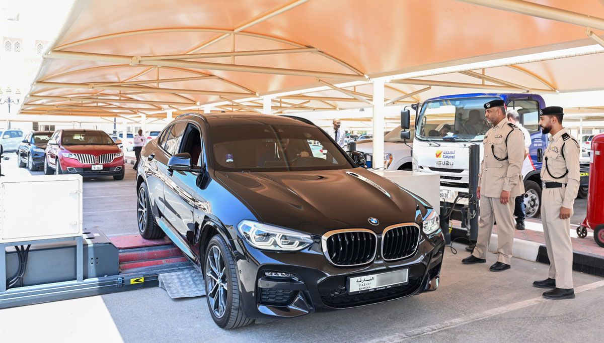 الامارات | شرطة ‎الشارقة ‎تقدم خدمات الفحص الفني للمركبات بالتعاون مع تسجيل في جامعة الشارقة