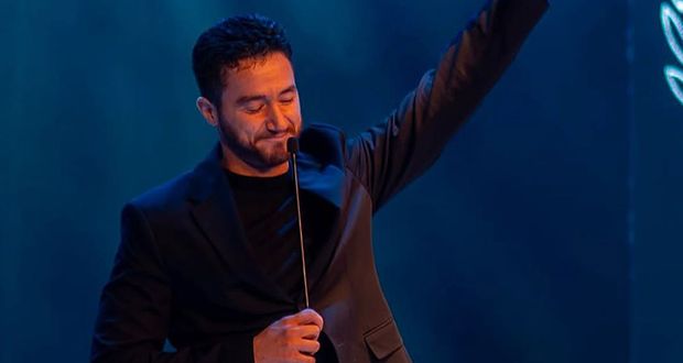 أحمد مالك يبكي على المسرح.. لحظة مؤثرة بعد تكريمه