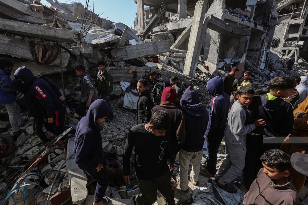 بينهم رضيعة.. استشهاد 18 فلسطينيًا في قصف للاحتلال على قطاع غزة