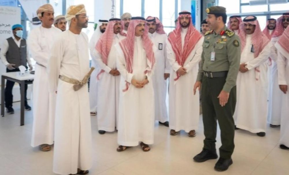 وزير الخارجية يطلع على أحدث التجهيزات بمنفذ الربع الخالي الحدودي