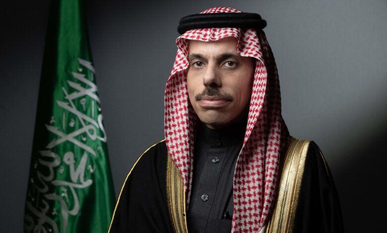السعودية | وزير الخارجية يجري اتصالًا هاتفيًّا بنائب رئيس دولة فلسطين