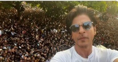 شاروخان يقدم روتينه اليومى لمظهر أصغر من عمره.. لا تتوقعه