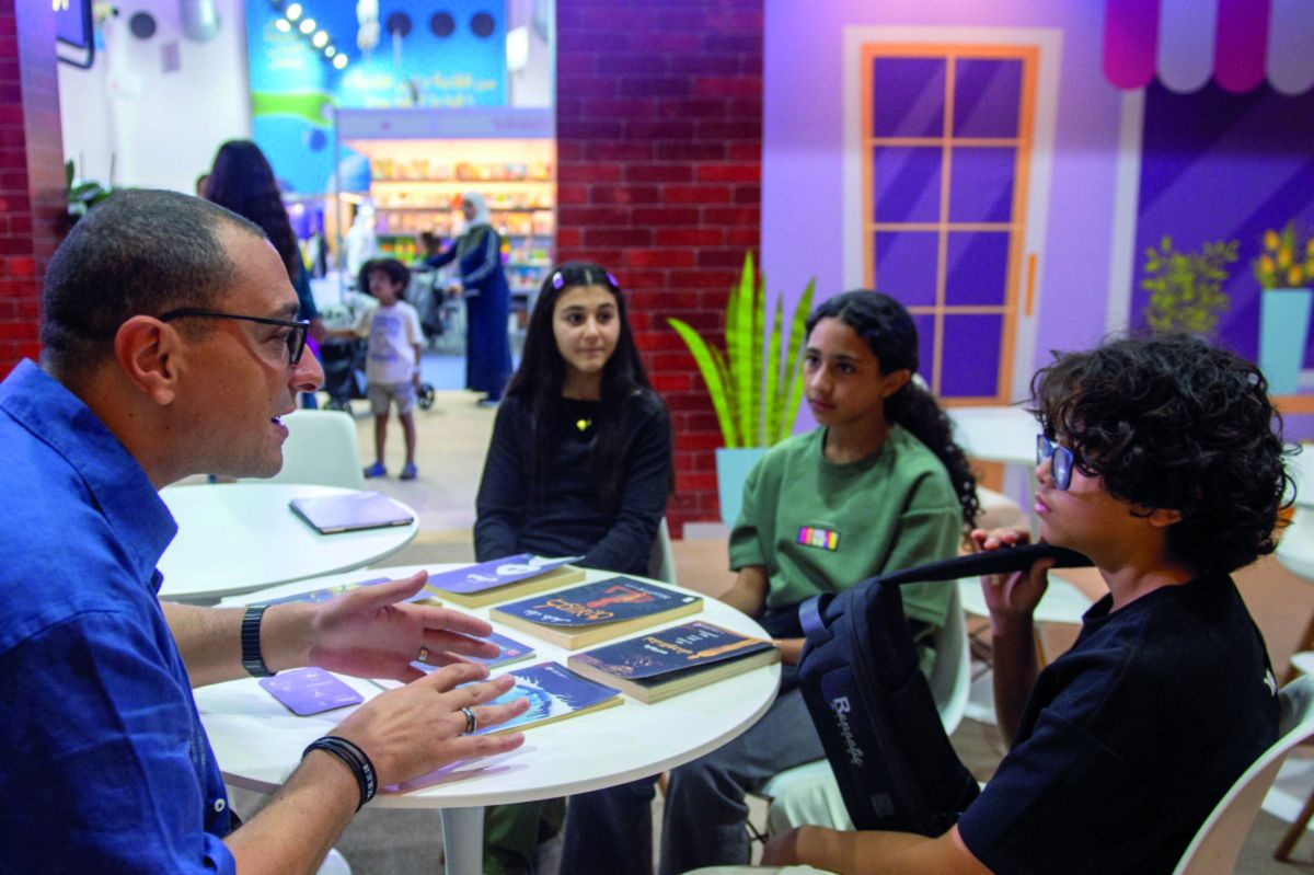 الامارات | بدور القاسمي توقّع كتاب «بيت الحكمة»