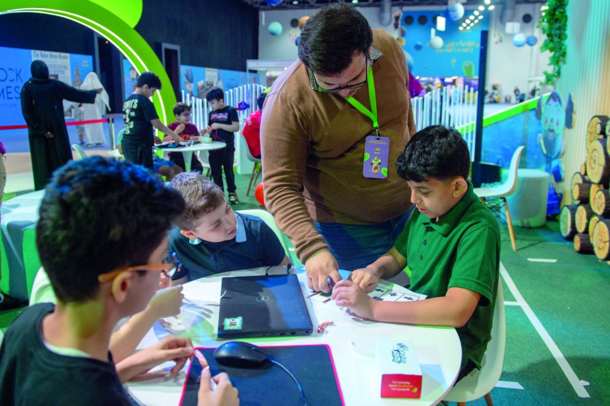 الامارات | بدور القاسمي توقّع كتاب «بيت الحكمة»