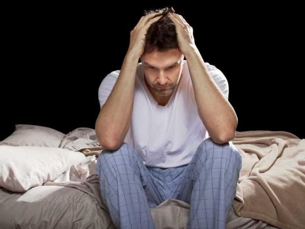 سر انتفاضة الجسد فجأة قبل النوم... ماذا يحدث داخل دماغك؟