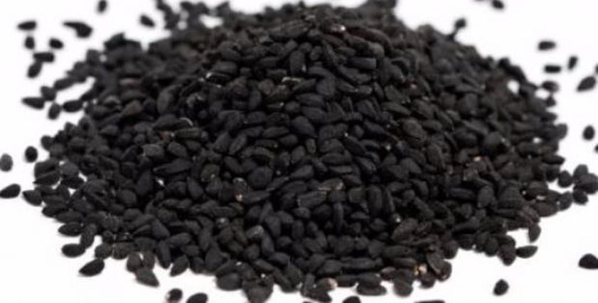 فوائد حبة البركة.. كيف تحسن صحتك عند تناولها صباحا؟