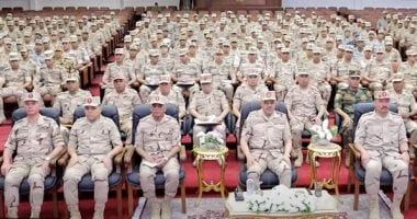 الفريق أحمد خليفة يتفقد المنظومة التعليمية بمعهد ضباط الصف المعلمين