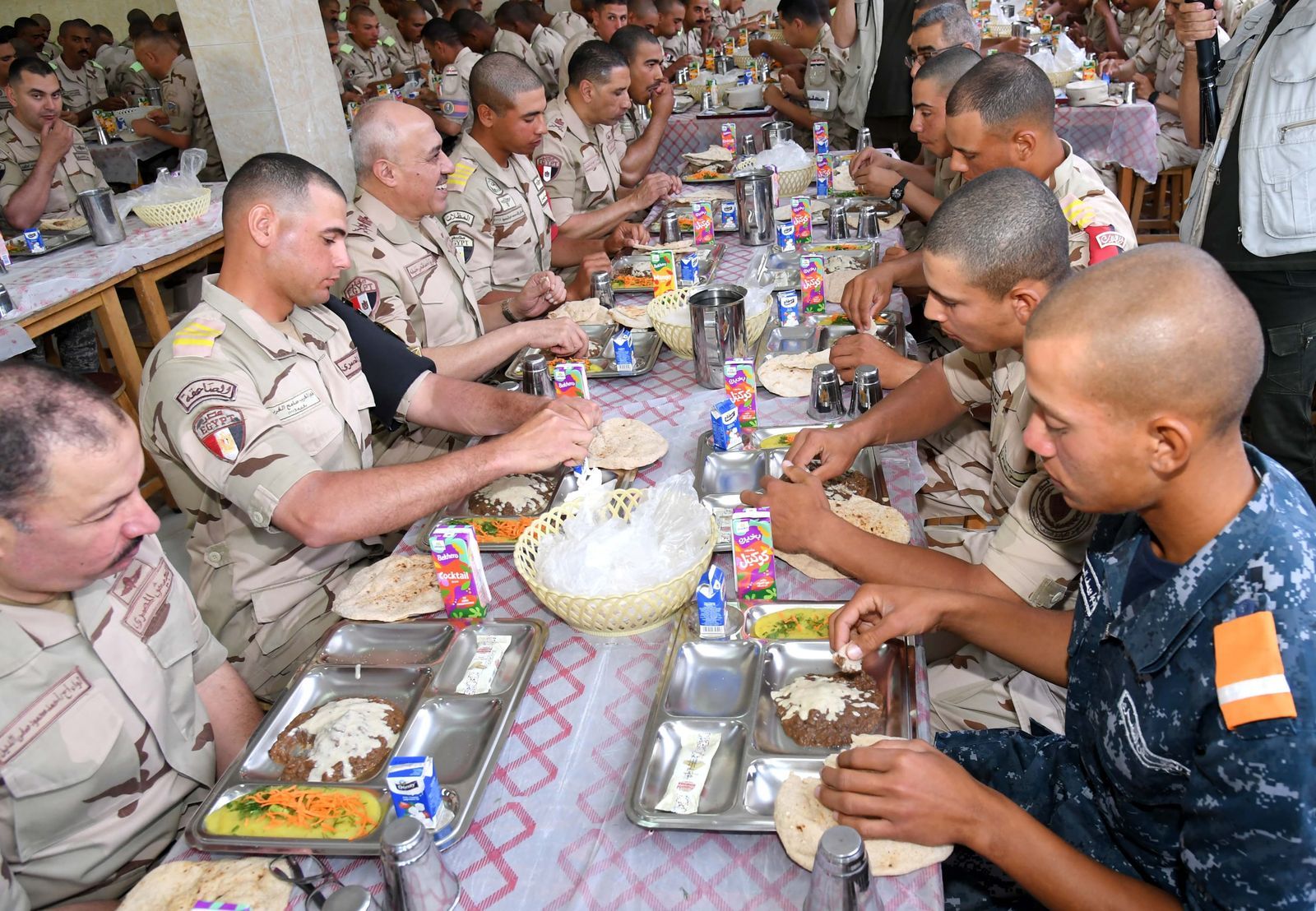 الفريق أحمد خليفة يتفقد المنظومة التعليمية بمعهد ضباط الصف المعلمين