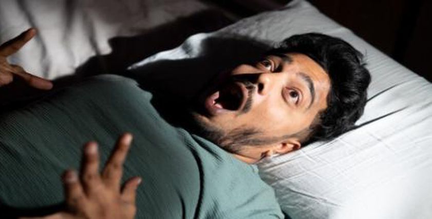 سر انتفاضة الجسد فجأة قبل النوم... ماذا يحدث داخل دماغك؟