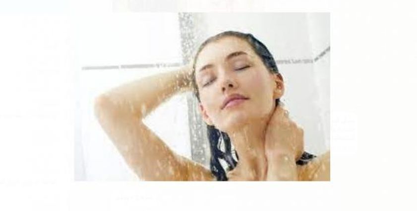 مخاطر الاستحمام بالماء البارد بعد التعرض للشمس.. احذر «حروق البرد»