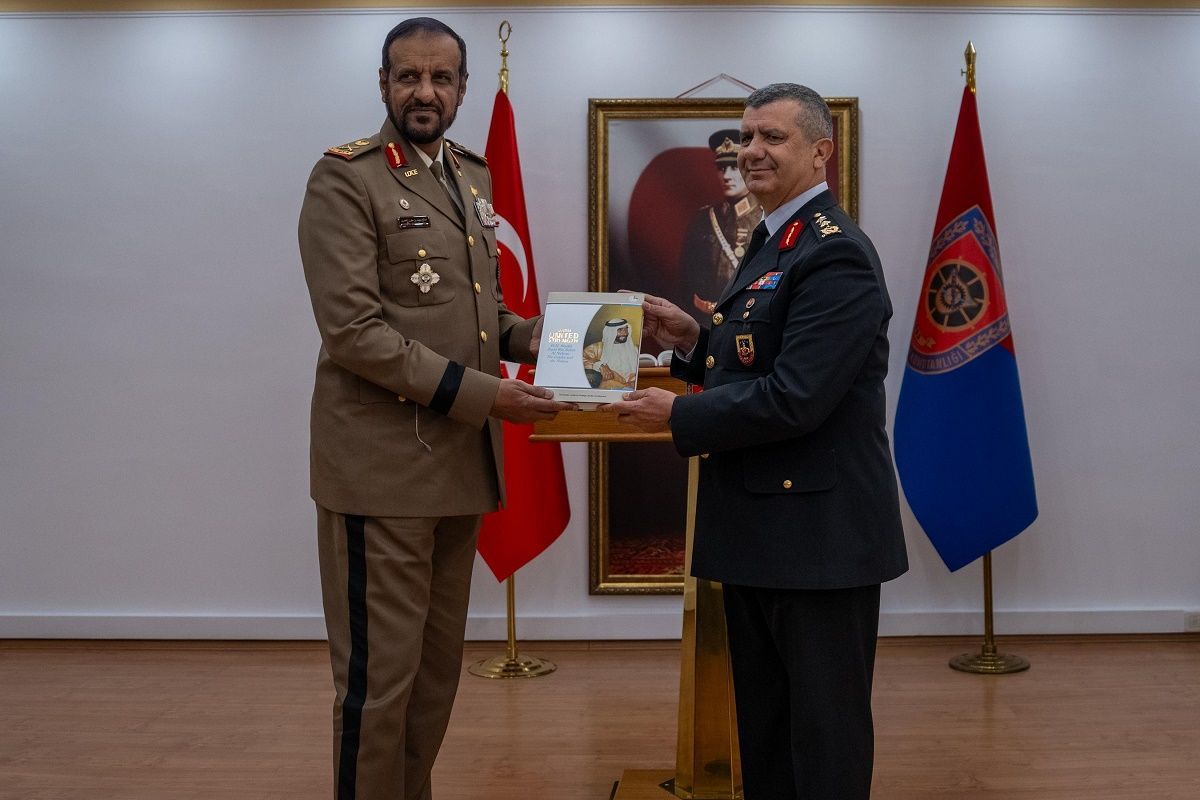 الامارات | قائد الحرس الوطني يزور أكاديمية الدرك وقيادة الخدمات اللوجستية في أنقرة