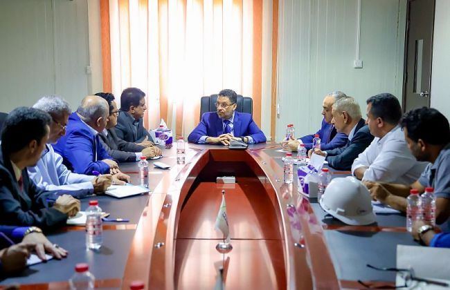 بن مبارك يزور "الرئيس"باحثاً عن حل لأزمة وقود الطاقة بعدن