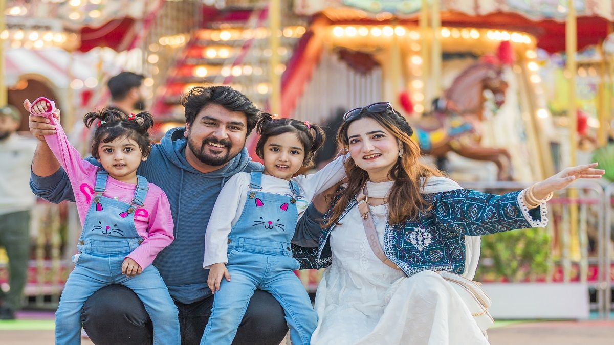 الامارات | القرية العالمية تهدي العائلات مفاجأة خاصة قبل ختام الموسم