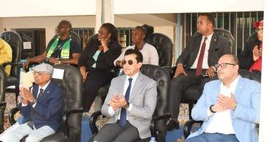 وزير الشباب ورئيس اللجنة الأولمبية يفتتحان البطولة الأفريقية للسباحة للناشئين