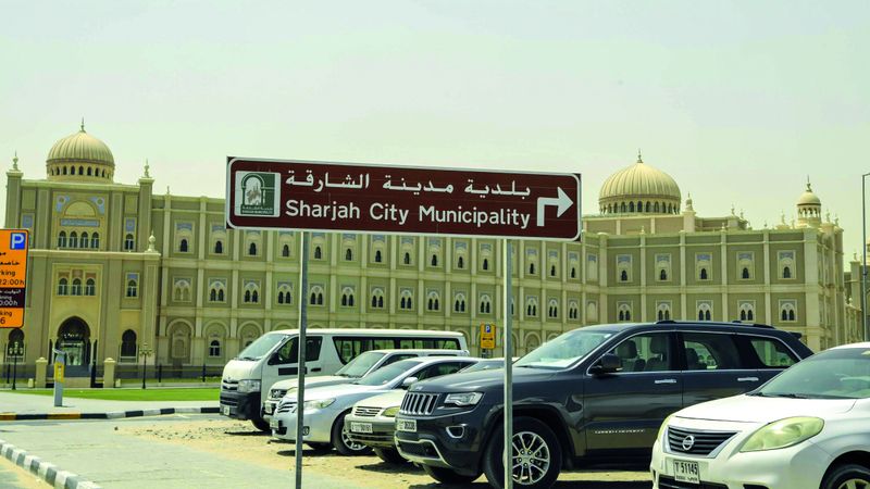 الامارات | إغلاق مستودعين في الشارقة لتداول منتجات غذائية محظورة