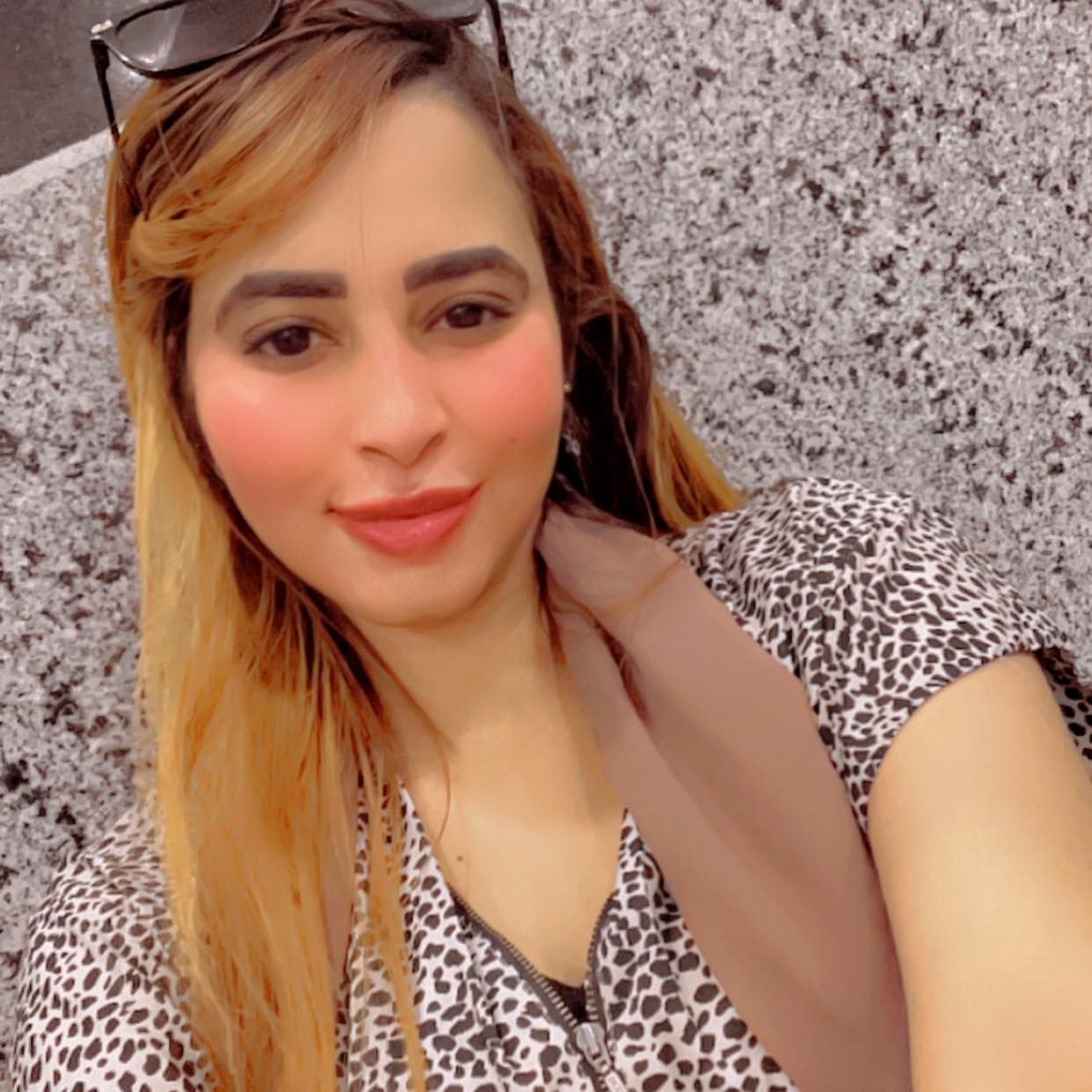 بالصورة.. ممثلة سودانية حسناء تدعم “البرهان” وثير غضب “القحاتة”: (المجد للبندقية تاني لا لساتك لا تتريس لا كلام فاضي)