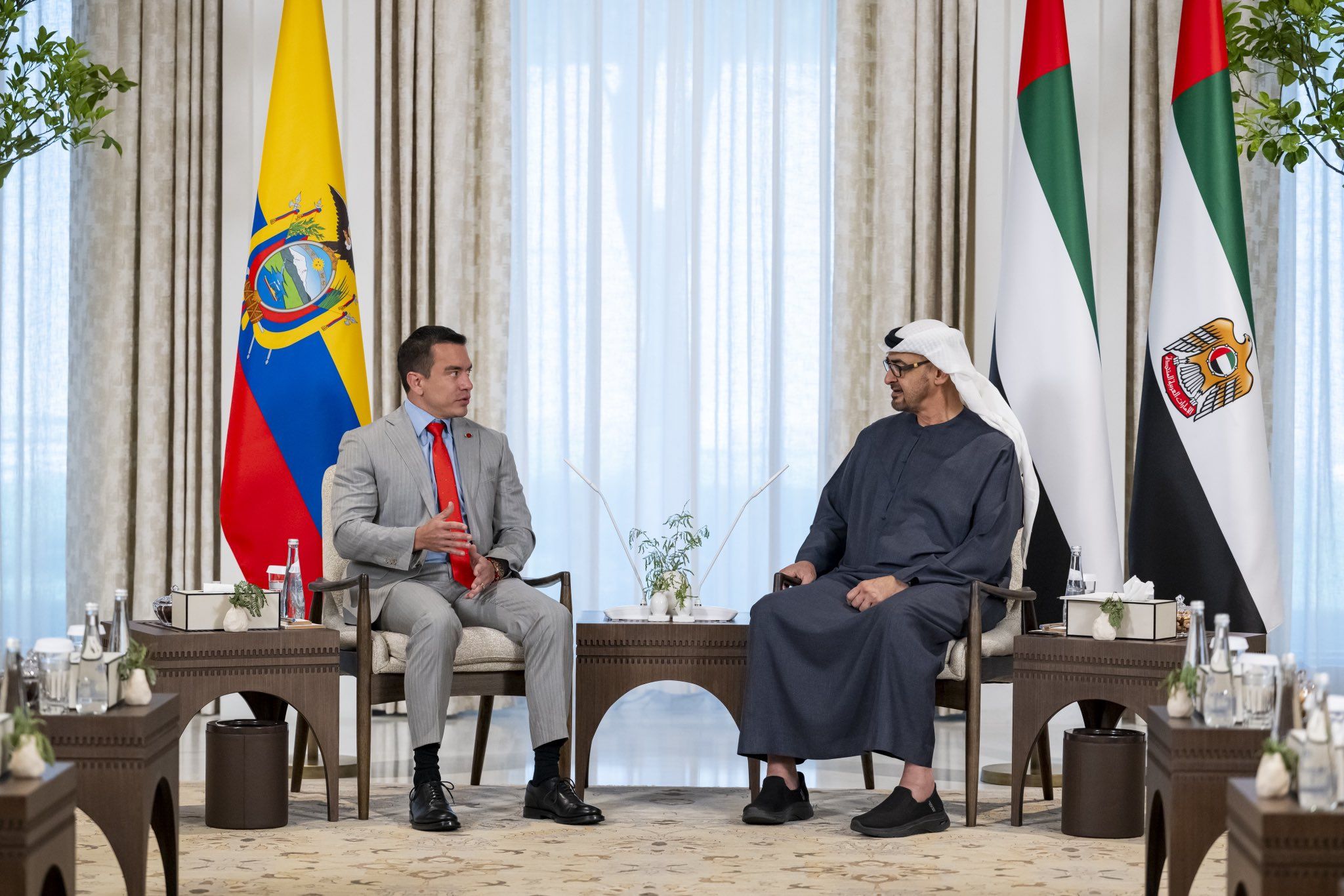الامارات | محمد بن زايد ورئيس الإكوادور يبحثان سبل تعزيز العلاقات الثنائية