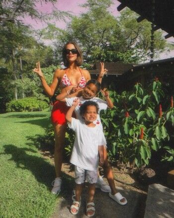 كلوي كارداشيان بنحافة لافتة وجسم رياضي.. وهذا سر خسارتها للوزن!