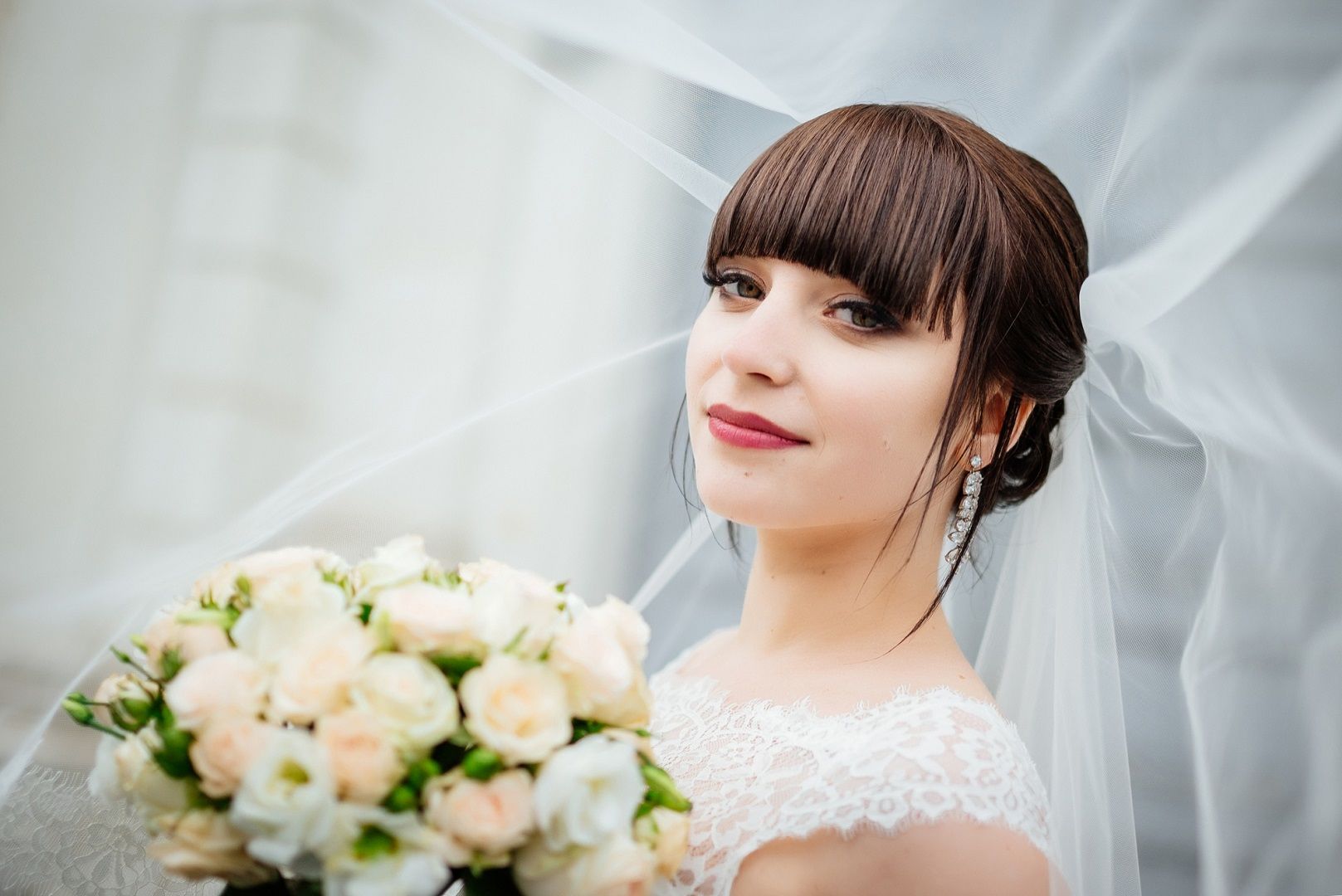 هل يجب قص الشعر قبل الزفاف؟ إليكِ نصائح الخبراء قبل يومك الكبير