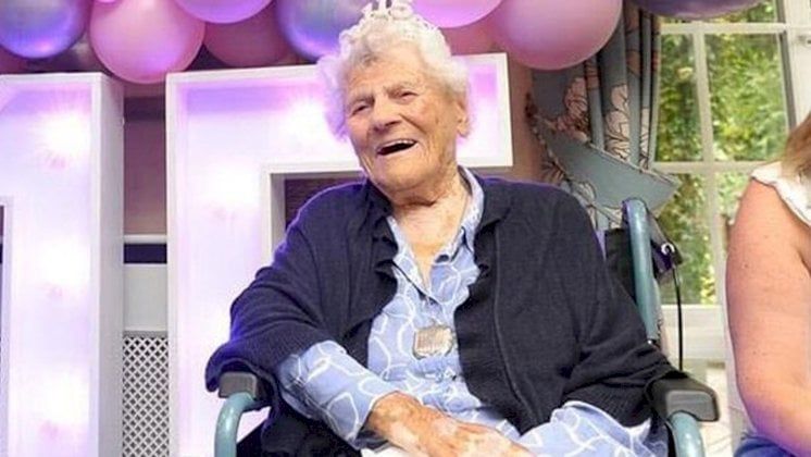 البريطانية إثيل كاترهام أكبر معمرة في العالم