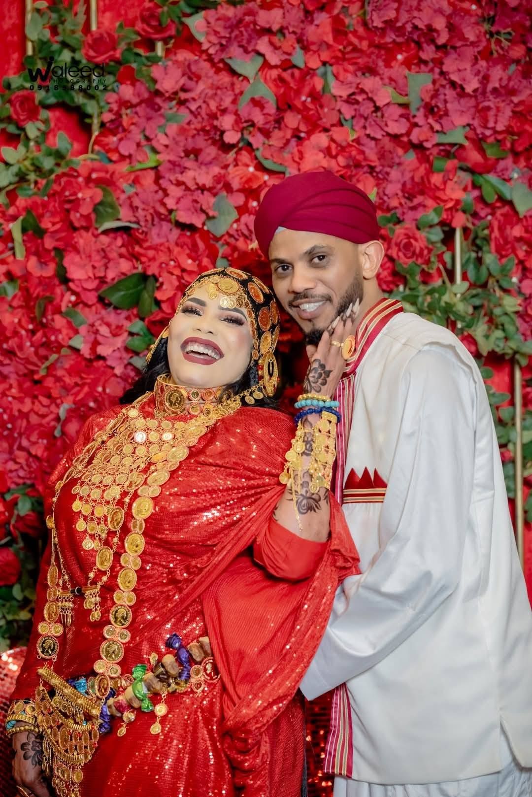 شاهد بالصور والفيديو.. على أنغام الفنانة توتة عذاب.. عروس الوسط الفني المطربة آسيا بنة تخطف الأضواء في “جرتق” زواجها