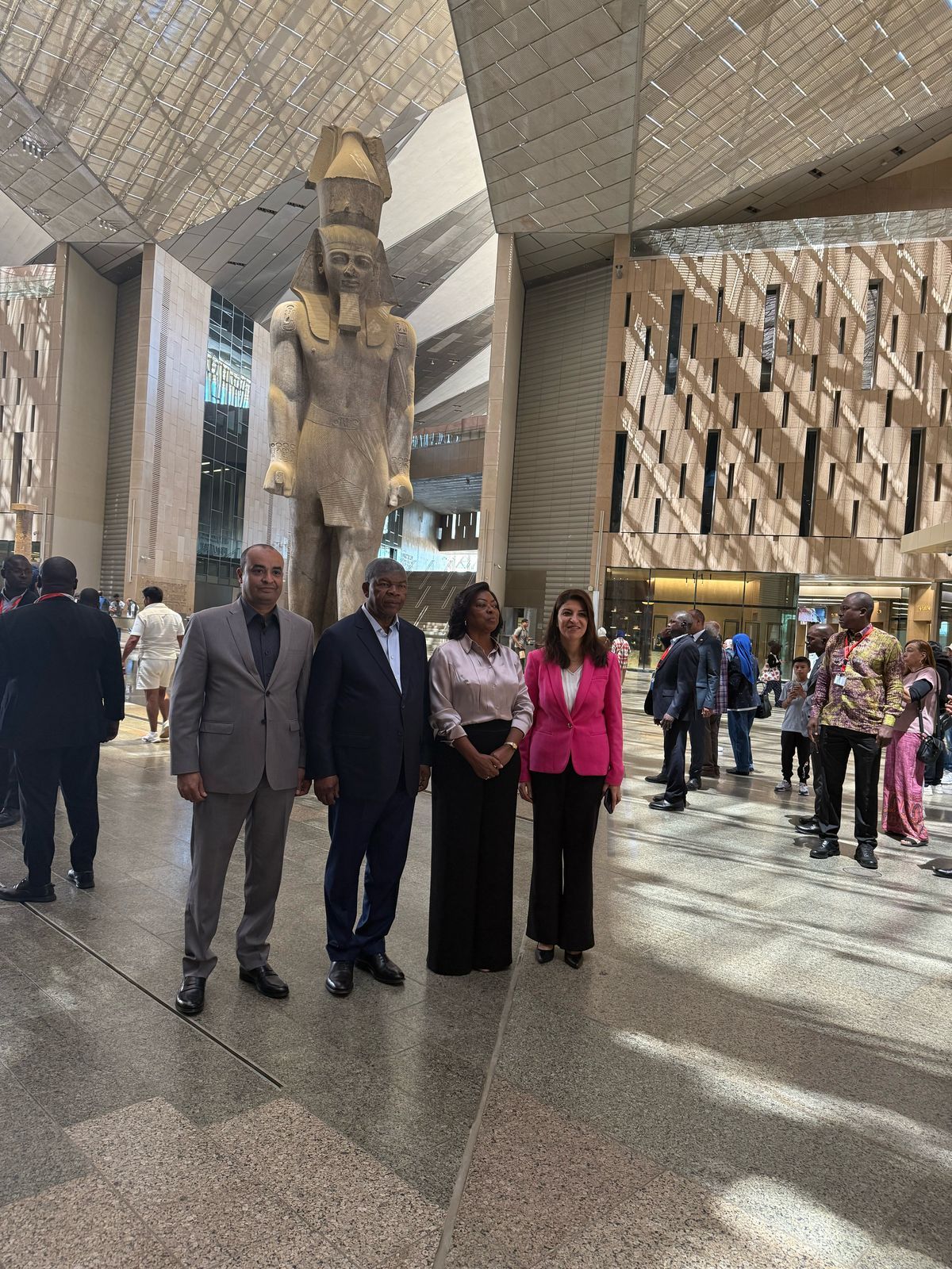 رئيس أنجولار يزور المتحف المصرى الكبير